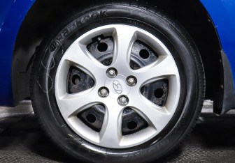 Подержанный автомобиль Hyundai Solaris Hatchback 2012 года (6 фото)