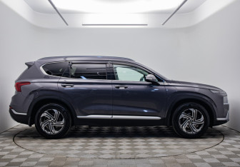 Подержанный автомобиль Hyundai Santa Fe 2021 года (6 фото)