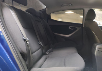 Подержанный автомобиль Hyundai Elantra Sedan 2012 года (14 фото)