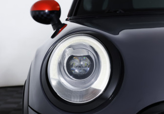 Подержанный автомобиль MINI Hatch 2017 года (24 фото)