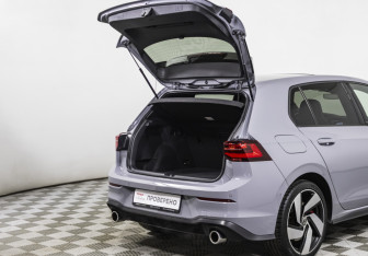 Подержанный автомобиль Volkswagen Golf GTI Hatchback 2021 года (20 фото)