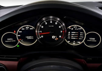 Подержанный автомобиль Porsche Cayenne 2018 года (13 фото)