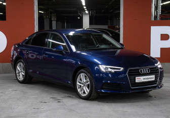 Подержанный автомобиль Audi A4 Sedan 2017 года (3 фото)