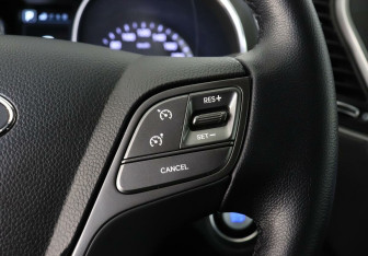 Подержанный автомобиль Hyundai Santa Fe 2016 года (11 фото)