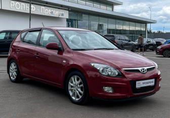 Подержанный автомобиль Hyundai i30 Hatchback 2009 года (3 фото)