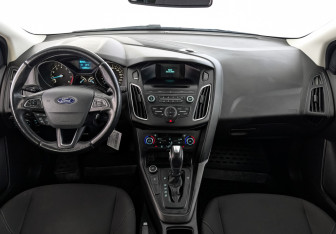 Подержанный автомобиль Ford Focus Hatchback 2018 года (14 фото)