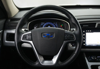 Подержанный автомобиль Geely Atlas 2018 года (10 фото)