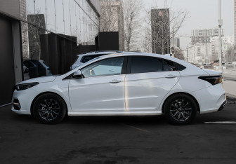 Подержанный автомобиль Omoda S5 2024 года (8 фото)