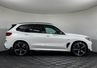 Подержанный автомобиль BMW X5 2019 года (6 фото)