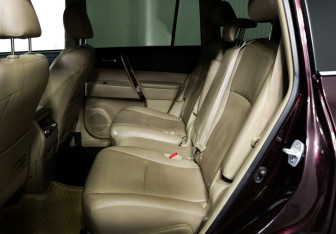 Подержанный автомобиль Toyota Highlander 2012 года (12 фото)