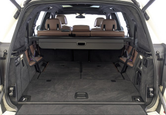 Подержанный автомобиль BMW X7 2020 года (10 фото)