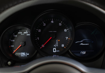 Подержанный автомобиль Porsche Macan 2018 года (12 фото)