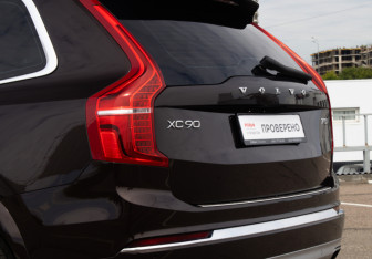 Подержанный автомобиль Volvo XC90 2021 года (10 фото)