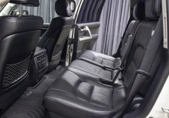 Подержанный автомобиль Toyota Land Cruiser Suv 2015 года (12 фото)