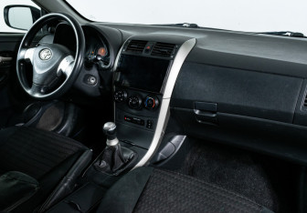 Подержанный автомобиль Toyota Corolla Sedan 2008 года (9 фото)