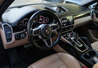 Подержанный автомобиль Porsche Cayenne 2019 года (11 фото)