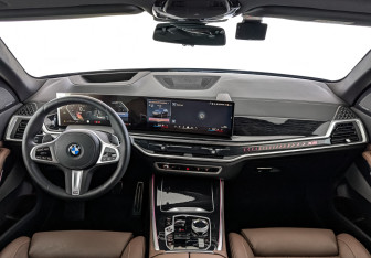 Подержанный автомобиль BMW X5 2025 года (14 фото)
