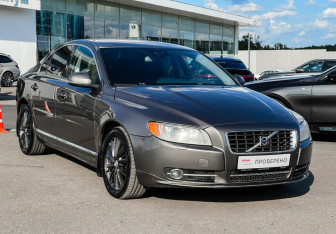 Подержанный автомобиль Volvo S80 2011 года (3 фото)