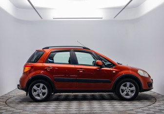 Подержанный автомобиль Suzuki SX4 Hatchback 2010 года (4 фото)