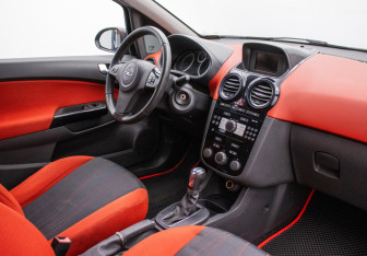 Подержанный автомобиль Opel Corsa 2008 года (10 фото)