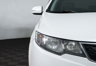 Подержанный автомобиль Kia Cerato Sedan 2012 года (7 фото)