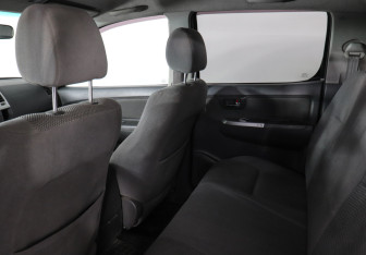 Подержанный автомобиль Toyota Hilux 2012 года (8 фото)