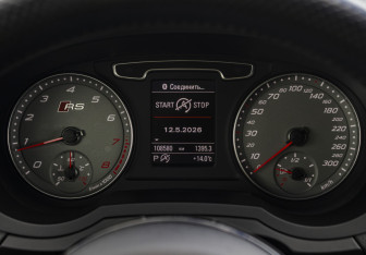 Подержанный автомобиль Audi RS Q3 2014 года (12 фото)