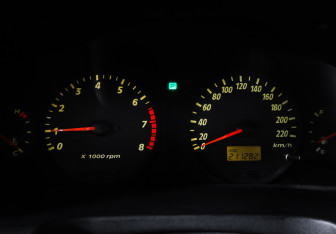 Подержанный автомобиль Hyundai Santa Fe 2002 года (16 фото)