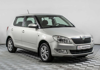 Подержанный автомобиль Skoda Fabia Hatchback 2012 года (3 фото)