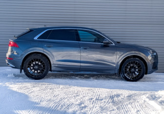 Подержанный автомобиль Audi Q8 2021 года (4 фото)