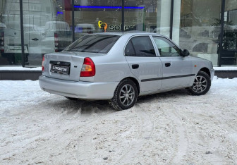 Подержанный автомобиль Hyundai Accent Sedan 2005 года (8 фото)
