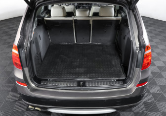 Подержанный автомобиль BMW X3 2012 года (10 фото)