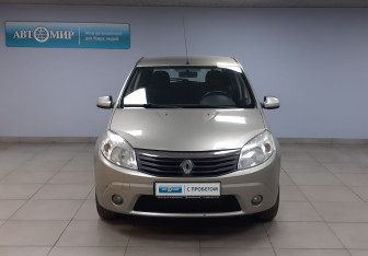 Подержанный автомобиль Renault Sandero 2010 года (2 фото)