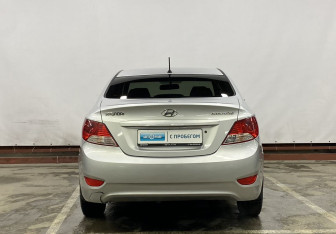 Подержанный автомобиль Hyundai Solaris Sedan 2014 года (6 фото)