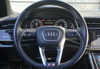 Подержанный автомобиль Audi Q7 2020 года (14 фото)