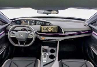 Подержанный автомобиль Changan UNI-V 2024 года (14 фото)