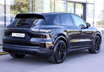 Подержанный автомобиль Porsche Cayenne 2020 года (5 фото)