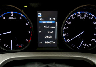 Подержанный автомобиль Toyota RAV4 2017 года (26 фото)