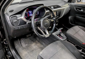 Подержанный автомобиль Kia Rio Hatchback 2021 года (15 фото)