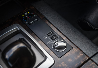 Подержанный автомобиль Toyota Land Cruiser Suv 2012 года (19 фото)