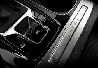 Подержанный автомобиль Kia Carnival 2022 года (27 фото)