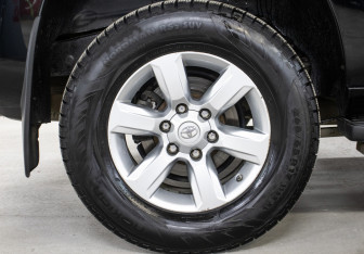 Подержанный автомобиль Toyota Land Cruiser Prado 2017 года (23 фото)