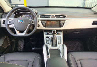 Подержанный автомобиль Geely Atlas 2018 года (15 фото)