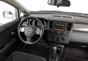 Подержанный автомобиль Nissan Tiida Sedan 2012 года (26 фото)