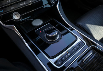 Подержанный автомобиль Jaguar XF Sedan 2018 года (20 фото)