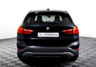 Подержанный автомобиль BMW X1 2016 года (6 фото)