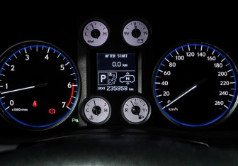 Подержанный автомобиль Lexus LX 2010 года (11 фото)