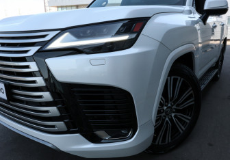Подержанный автомобиль Lexus LX 2022 года (31 фото)
