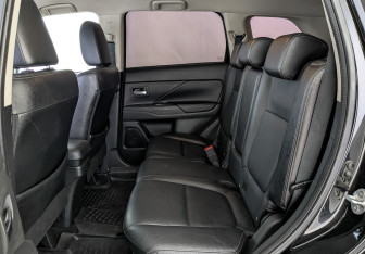 Подержанный автомобиль Mitsubishi Outlander 2017 года (18 фото)