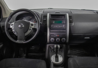 Подержанный автомобиль Nissan X-Trail 2012 года (13 фото)